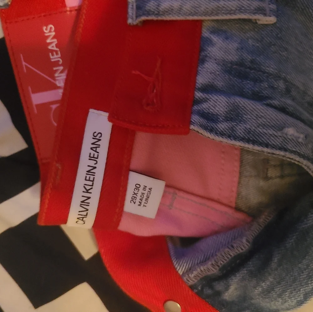 Calvin Klein Jeans - Picture 2 of 3